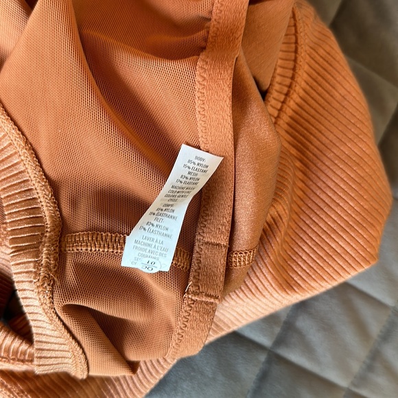 NWOT Offline by Aerie ribbed twist crop top - Picture 8 of 9